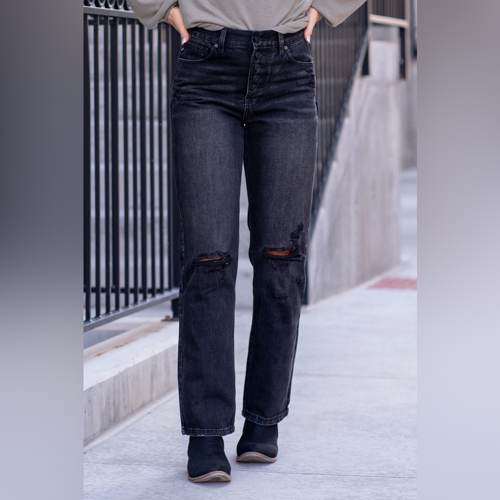 NWT KanCan LYNN HIGH RISE BUTTON FLY STRAIGHT blackwashed distressed jeans. Sz 7